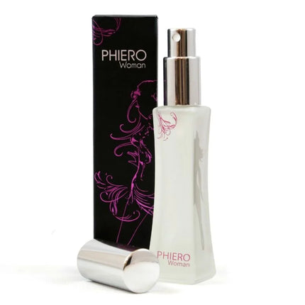 Eine elegante transparente glasflasche von 500 cosmetics piero frau parfum mit silver spray und rosa blumendesign