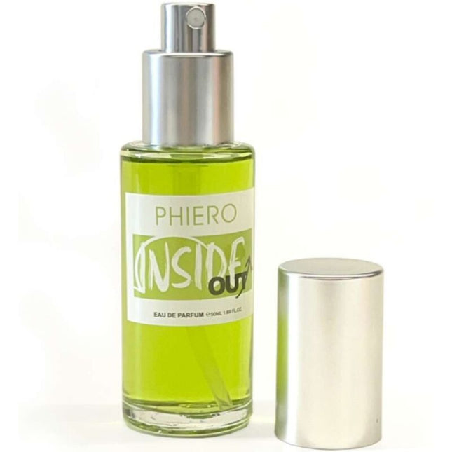 Ein schlanker transparenter glasflakon mit silberner sprühkappe enthält grünes phiero inside out parfum für männer