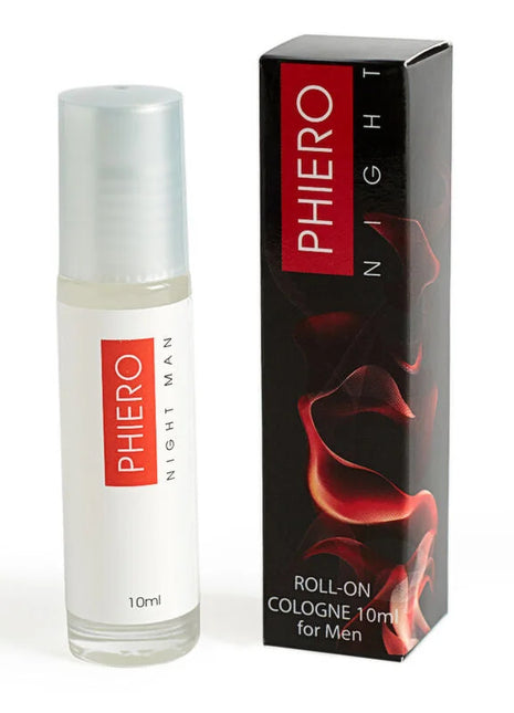 Ein schlanker weißer roll-on cologne flakon mit silberkappe und roter markierung phiero night man 10ml neben schwarzer box mit roten abstrakten wirbeln
