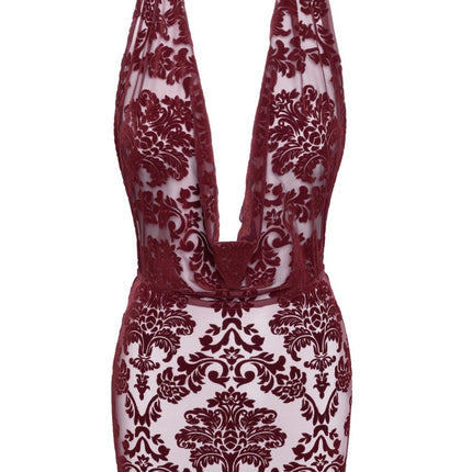 Royal Kink: Burgunder Minikleid mit Glamour-Faktor