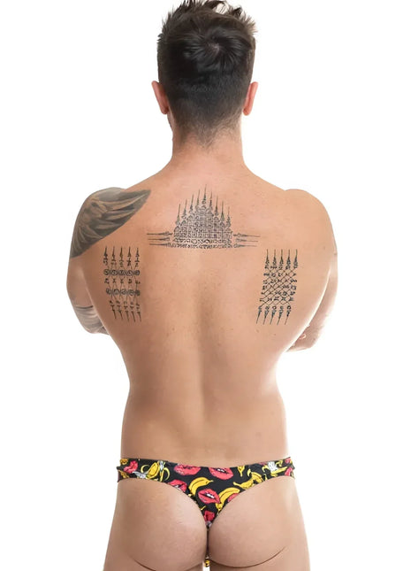 Schwarze badehose mit lebhaftem muster aus gelben bananen und rosa lippen aus der kollektion anais men banana string