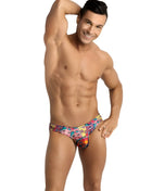 Vibrante gemusterte badeshorts anais men comics string mit farbenfrohem collage-print aus schädeln und abstrakten designs