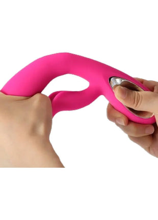 Fuchsienfarbiger harmony daro vibrator und pull ring stimulator aus silikon mit metallic-knopf am griff