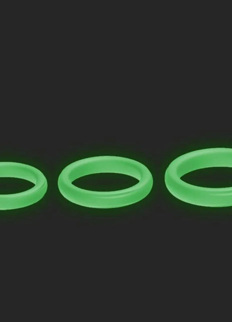 Three glowing green silicone rings in varying sizes from harmony dreifacher silikonring leuchtend collection