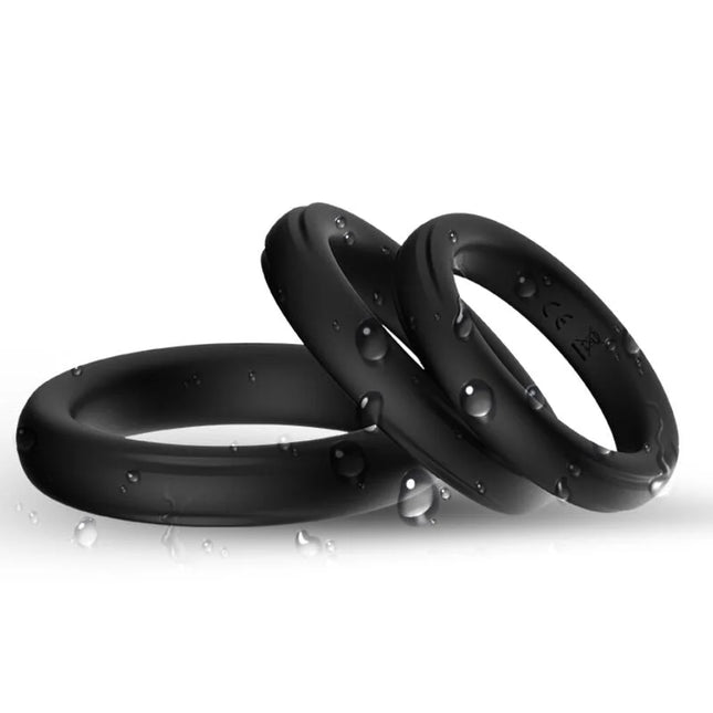 Bessere silicone ringe schwarz mit glatter leicht texturierter oberfläche und kleinen wassertröpfchen darauf