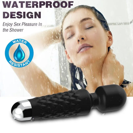 Schwarzer und silberner wasserfester postman massager und vibrator mit strukturierter griffoberfläche
