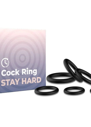 Schwarze silikon-cockringe in verschiedenen größen mit ARMONY-markenverpackung neben den ringen