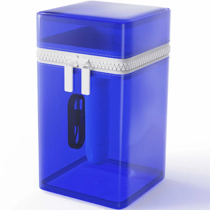 Transparenter blauer rechteckiger silikonbehälter mit weißem reißverschluss und zwei weißen ziehgriffen für b swish bcute curve infinite classic vibrator