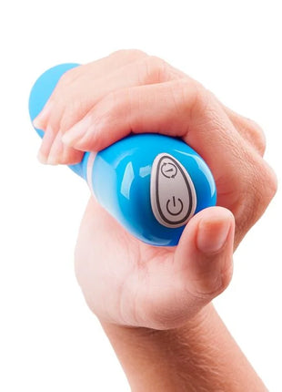Blauer b swish bdesired deluxe curve handvibrator aus kunststoff mit power- und modustasten auf silberner ovaler folie