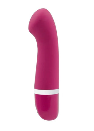 Ein schlanker magentafarbener silikonvibrator mit glattem gebogenem design und weißem akzentband b swish bdesired deluxe curve rosa