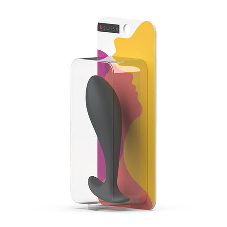 B swish bfille basic prostatic plug slate aus schwarzem silikon in transparenter verpackung mit buntem abstraktem hintergrund