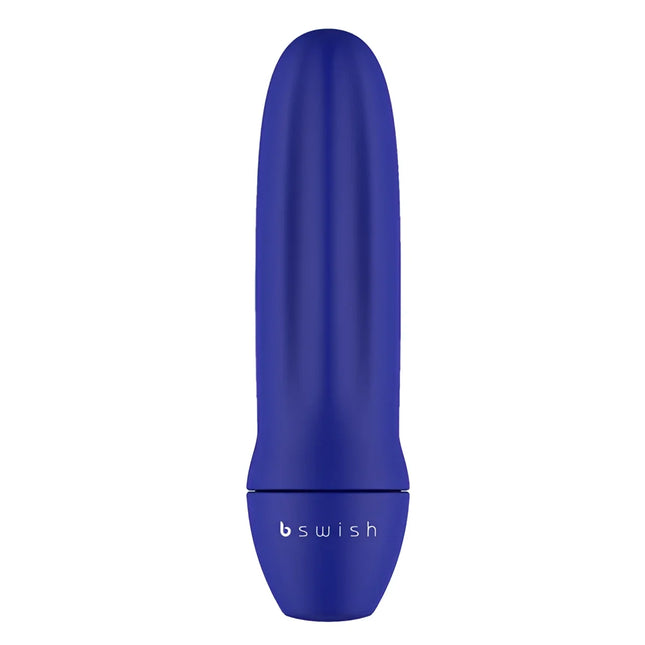 Ein elegantes royalblaues bswish vibratorspielzeug mit glatter, glänzender oberfläche und dezenten vertikalen rillen