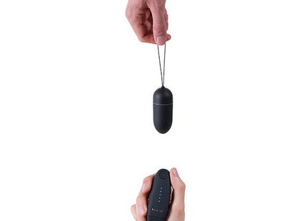 B swish - b naughty classic unleashed schwarzer silikon-ei-förmiger persönlicher massager mit fernbedienung