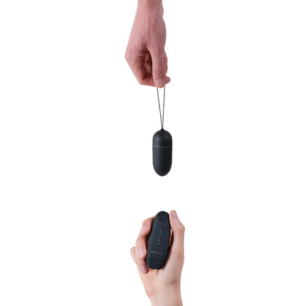 B swish - b naughty classic unleashed schwarzer silikon-ei-förmiger persönlicher massager mit fernbedienung