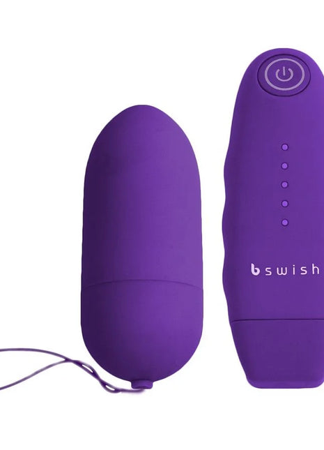 Violettes b swish bnaaughty unleashed vibrierendes ei mit kabelloser fernbedienung aus silikon