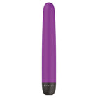 Lila b swish vibrierender massagestab mit matter oberfläche und schwarzer basis für klassischen himbeer spaß
