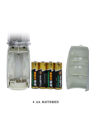 Weißes plastik-taschenlampe mit transparentem objektiv und herausnehmbarem batteriefach neben vier aa-batterien baile amour raketen transparenter rotator 26,5 cm