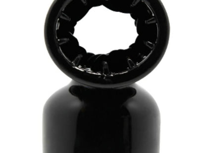 Schwarzer glänzender silikon cock ring mit strukturierter innenseite und abgerundetem grund von BAILE für männliche massager