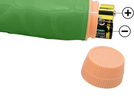 Grüner silikonüberzogener batteriebetriebener realistischer vibrator von baile mit zwei eingelegten aa-batterien und pfirsichfarbenem deckel
