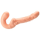 Peachfarbener silikon-dildo mit geschwungenem, anatomisch detailliertem design und strukturiertem doppelte penetration oberfläche