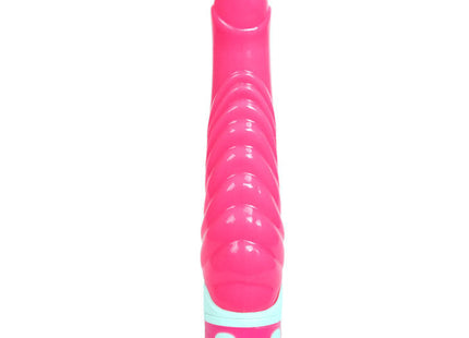 Ein lebhafter rosa silikon vibrierender g-punkt stimulator mit geriffelter struktur und hellblauem akzentband bei baile