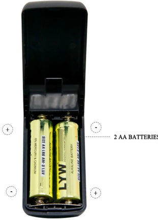 Schwarzes plastikladegerät mit zwei goldfarbenen aa-batterien für baile prime realistischer dong dildo