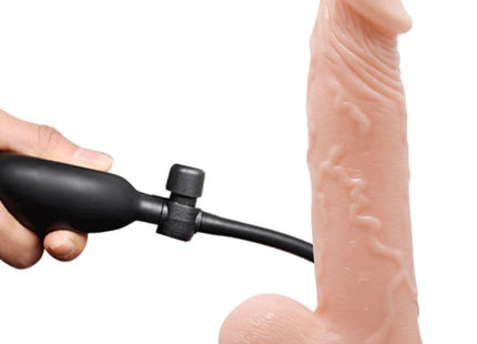 Baile realistischer vibrierender und aufblasbarer dildo aus pinkem silikon wird mit schwarzer pumpe aufgeblasen