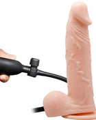 Baile realistischer vibrierender und aufblasbarer dildo aus pinkem silikon wird mit schwarzer pumpe aufgeblasen