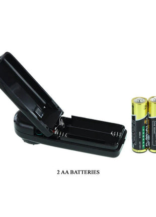 Schwarzes kunststoff-akku-ladegerät mit zwei aa-batterien neben dem baile super rota dong penis rotator produkt