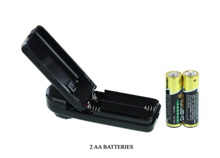 Schwarzes kunststoff-akkugehäuse mit zwei aa-batterien neben dem baile super rota dong realistischer dildo 20,5 cm
