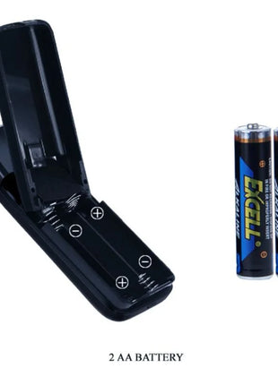 Schwarzes plastik aa akkuladegerät mit zwei fächern neben zwei excell aaa alkalibatterien im produkt baile super vibrator vibrierendes ei mit stimulator