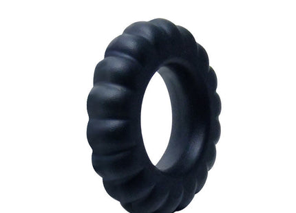 Baile titan cockring schwarz 2 cm aus schwarzem silikon mit gewellter, gerippter außenstruktur