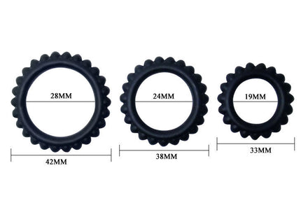 Drei schwarze silikonringe in verschiedenen größen mit textur aus dem baile titan set 3stk cockring schwarz 2,8 + 2,4 + 1,9 cm
