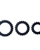 Set aus drei schwarzen silikon cockringen mit strukturierter zahnradkante von baile titan in 2,8 2,4 und 1,9 cm
