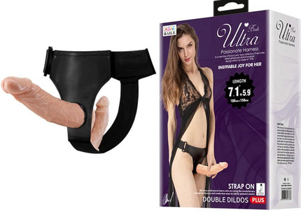 Schwarzer baile lederharness mit zwei hautfarbenen silikon dildo doppelt und leidenschaftlich