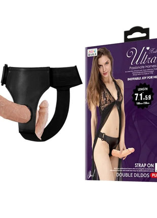 Schwarzer baile lederharness mit zwei hautfarbenen silikon dildo doppelt und leidenschaftlich
