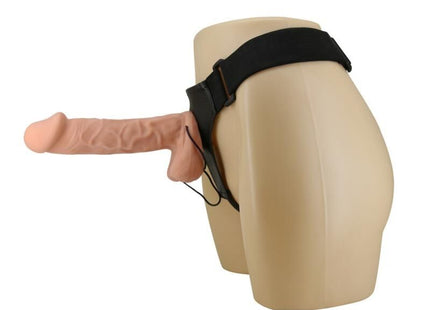 Pink silikon dildo mit schwarzem verstellbarem riemen und schnalle auf beige mannequin torso im BAILE ultra leidenschaftlicher geschirr 26 cm natural