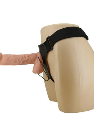 Pink silikon dildo mit schwarzem verstellbarem riemen und schnalle auf beige mannequin torso im BAILE ultra leidenschaftlicher geschirr 26 cm natural