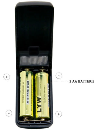 Schwarzes kunststoff-batterieladegerät mit zwei goldfarbenen aa-alkalibatterien für baile vibrierende kristallkappe ii