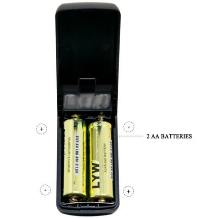 Schwarzes kunststoff-batterieladegerät mit zwei goldfarbenen aa-alkalibatterien für baile vibrierende kristallkappe ii