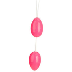 Glänzende rosa plastikperlen in eiform verbunden mit weißer schnur im produkt baile zwillingeblle rosa analblle