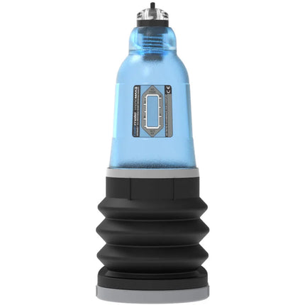 Bathmate hydromax 3 aqua blau mit blau transluzentem kunststoffkörper schwarzer gummibasis und silberner metalloberseite mit mastur max3 etikett