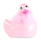 Ein rosa gummienten-plüschspielzeug big tease toys i rub my my duckie 2.0 mit grünen augen und flauschigem kragen