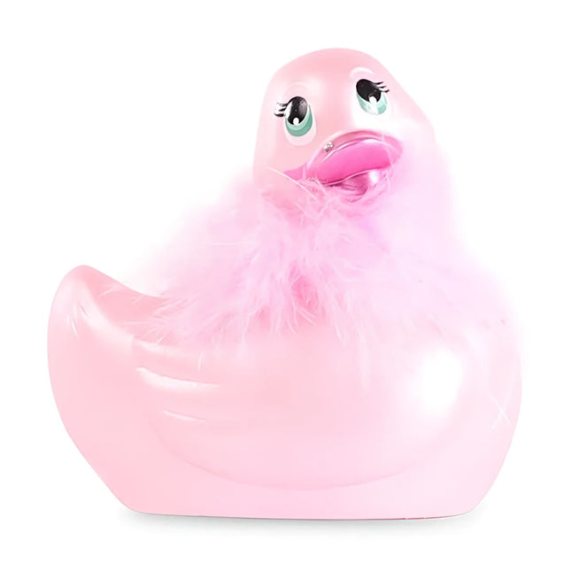 Ein rosa gummienten-plüschspielzeug big tease toys i rub my my duckie 2.0 mit grünen augen und flauschigem kragen
