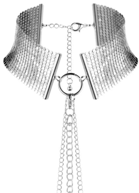 Silbermetallische halskette bijoux desir metallische mesh choker mit zentralem ring und hängenden kettendetails