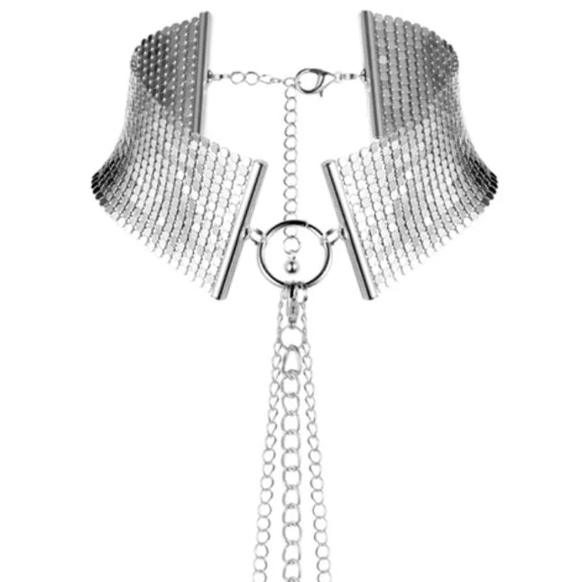 Silbermetallische halskette bijoux desir metallische mesh choker mit zentralem ring und hängenden kettendetails