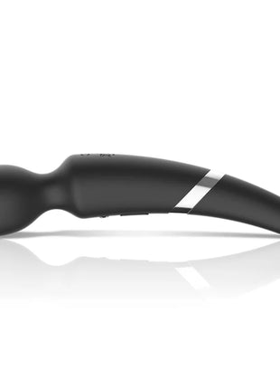 Black silikon-massager und saugschwarz mit ergonomischem design und silbernem akzentstreifen am griff