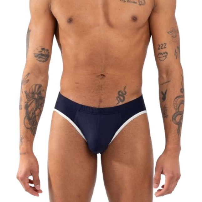 Navyblaue briefs mit weißer kontrastkante aus elastischem stoff für komfort und support