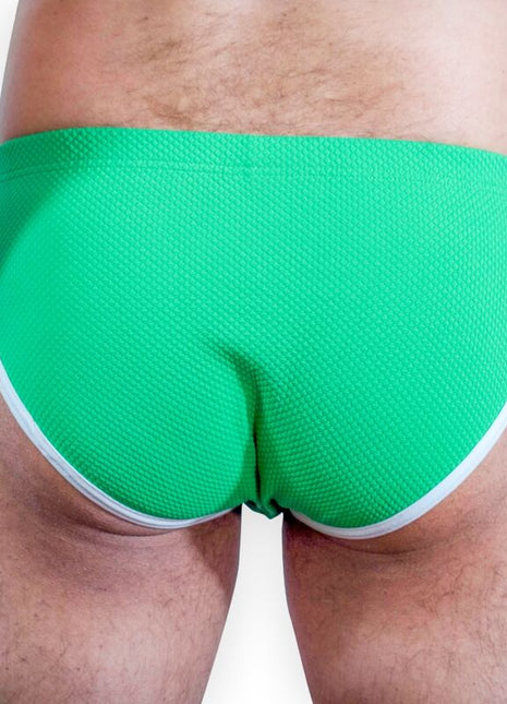 Hellegrüne strukturierte badehose burn 022 green slip s mit weißem besatz vorne sichtbar