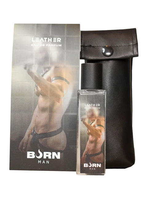 Schwarze ledertasche mit silberner druckknopfverschluss für burn leder herrenparfüm 20 ml